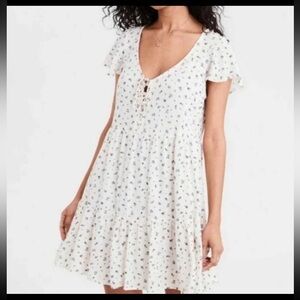 AMERICAN EAGLE White & Blue Floral Tiered Mini Dress with Ruffle Sleeves